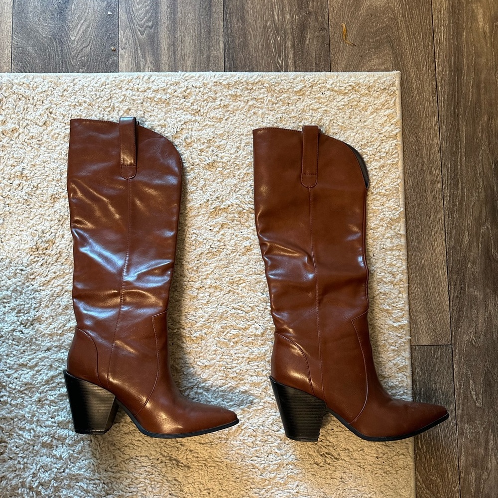 Brown cowgirl boots.